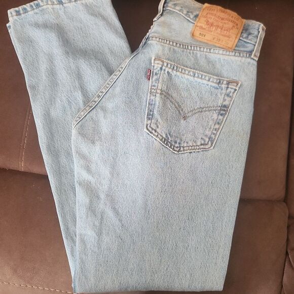Levi's Blue Jeans with Iconic Orange Stitching and Classic Denim Fabric - Picture 1 of 9